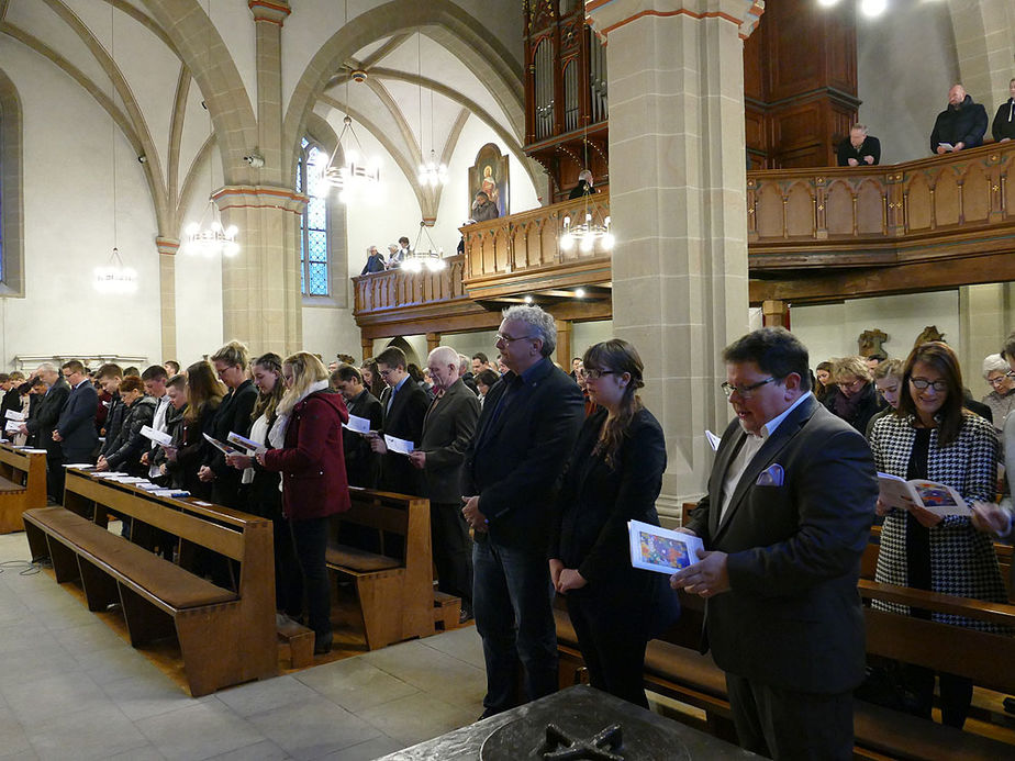 Firmung 2017 in Naumburg (Foto: Karl-Franz Thiede)